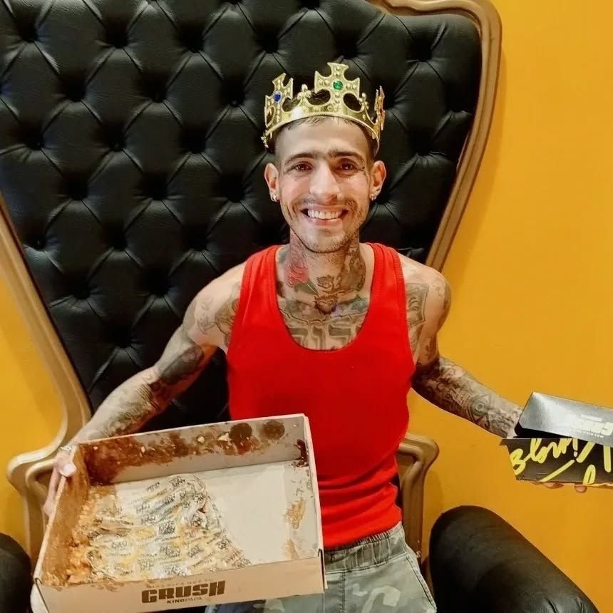 Imagen de El Reto KINGPAPA: 4 kilos de salchipapa, 30 minutos y 10 millones en juego